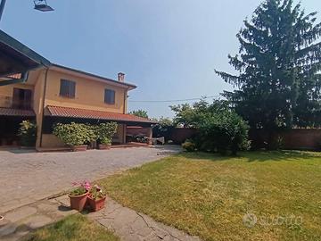 Stupenda Villa di Campagna con Giardino Privato