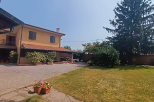 Stupenda Villa di Campagna con Giardino Privato