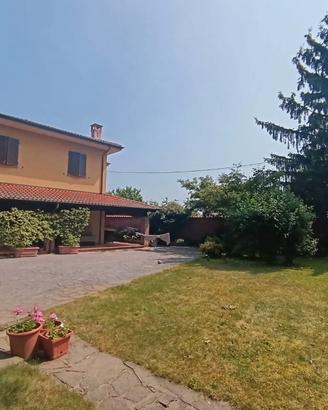 Stupenda Villa di Campagna con Giardino Privato