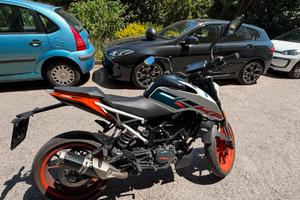 KTM Duke modello 2023 immatricolata 01/2024