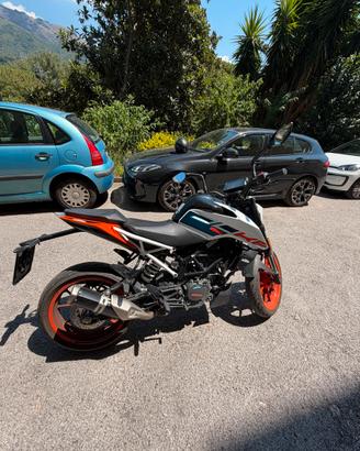 KTM Duke modello 2023 immatricolata 01/2024