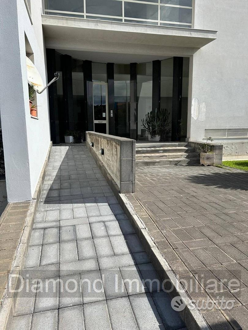 Appartamento ristrutturato con garage a Giarre - Vista 2