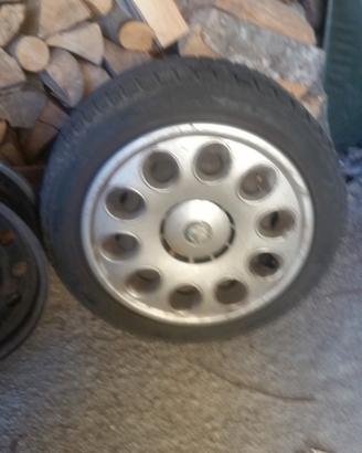 gomme più cerchi Alfa Romeo.