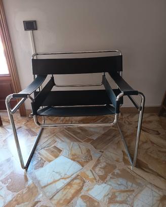 Poltrone Wassily B3 di Marcel Breuer