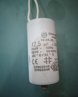 Quattro condensatori 12,5 µF