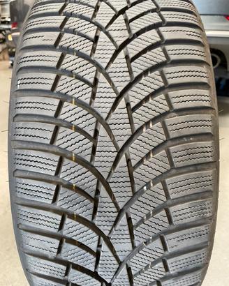 4 Pneumatici invernali Toyo 225/40 R18 Dot 2023