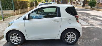 TOYOTA IQ EXECUTIVE