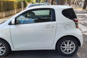 TOYOTA IQ EXECUTIVE