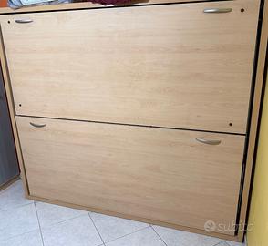 Cameretta con lettini salva spazio e scrivania