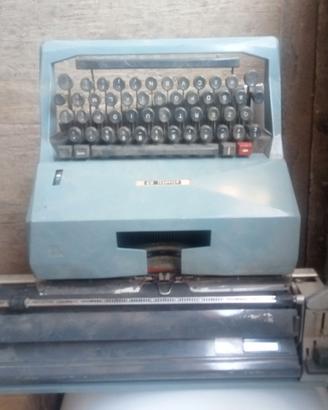 Macchina da scrivere Olivetti
