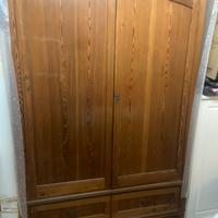 Armadio antico in legno massello