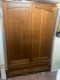 Armadio antico in legno massello