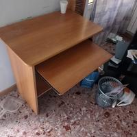 tavolino per compiuter