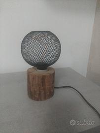 lampada con base in legno