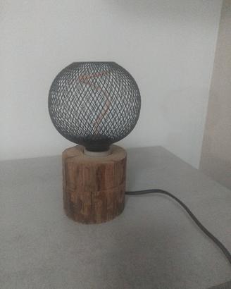 lampada con base in legno