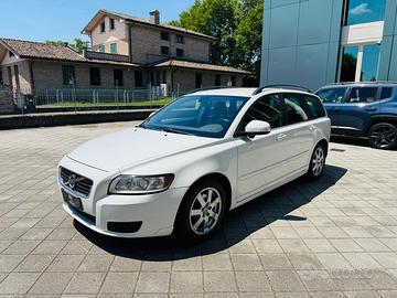 VOLVO V50 D2 POLAR