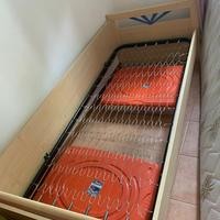 Letto singolo in legno