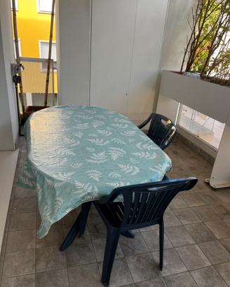 Tavolo da giardino e terrazza