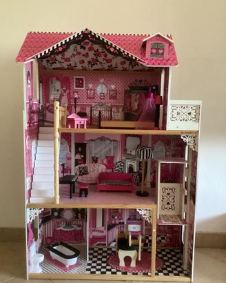 Casa delle bambole in legno