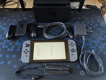 Nintendo Switch + 2 giochi + SD Card