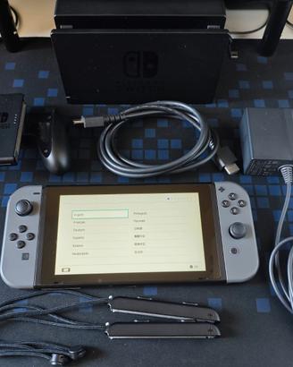 Nintendo Switch + 2 giochi + SD Card
