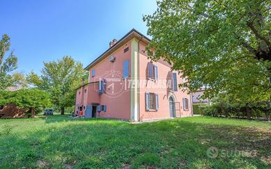 VILLA COMPOSTA DA 4 APPARTAMENTI DI CUI 3 A REDDIT