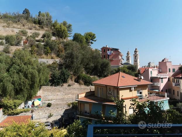 Comodo Bilocale bella Balconata angolare P. Auto