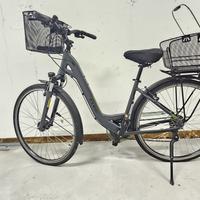 Bici touring Cube