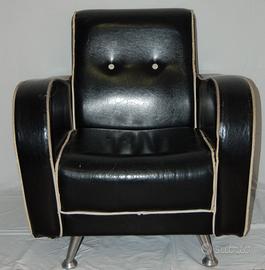 N. 2 poltrone in pelle nera Decò