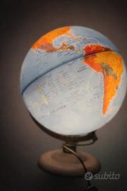 Mappamondo Luminoso "Blue World" – Design & Legno