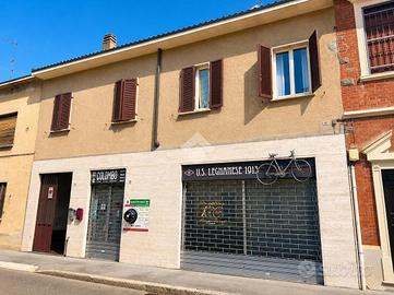 NEGOZIO A LEGNANO