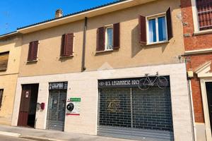 NEGOZIO A LEGNANO