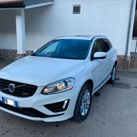 Volvo XC60 Momentum R-Design