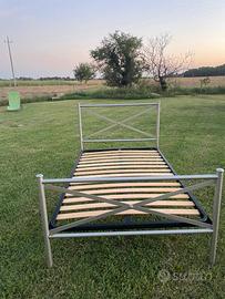 Letto da una piazza e mezzo senza materasso