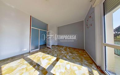 Ampio trilocale con balcone, box e cantina!