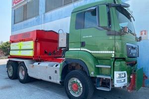 Man TGS 28.540 4x4 con terzo asse