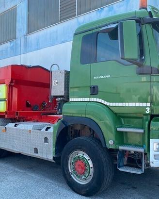 Man TGS 28.540 4x4 con terzo asse