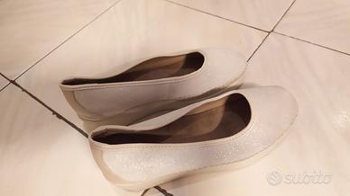 Mocassini con zeppa beige donna.