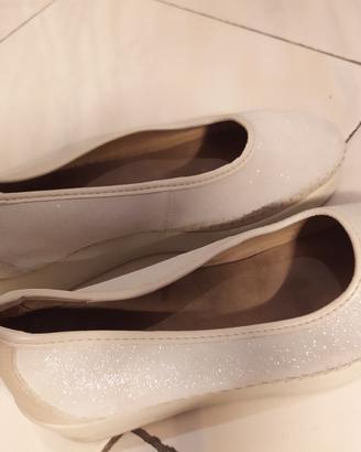 Mocassini con zeppa beige donna.