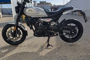 Motocicletta Royal Enfield Guerrilla 450