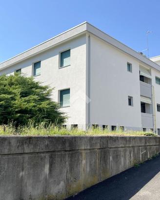 4 LOCALI A VALMOREA