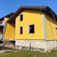 PORZIONE DI TRIFAMILIARE A SALE