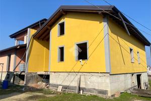 PORZIONE DI TRIFAMILIARE A SALE