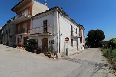 CASA SEMINDIPENDENTE A CAMPLI