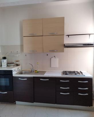 Cucina completa di elettrodomestici
