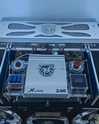 impianto audio Soundstream,montato su mobile.