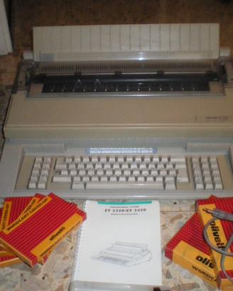 Macchina da scrivere vintage Olivetti mod. ET 2450