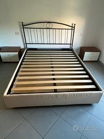 Letto matrimoniale contenitore con comodini