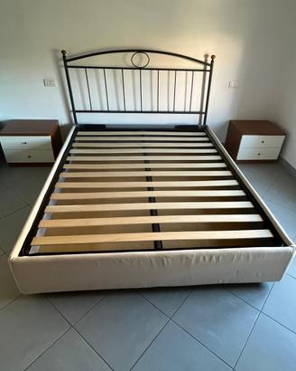 Letto matrimoniale contenitore con comodini