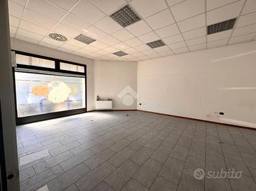 NEGOZIO A SELVAZZANO DENTRO